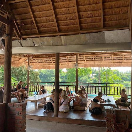 Sunrise Riverside Pool Hostel Луанг Прабанг Екстериор снимка