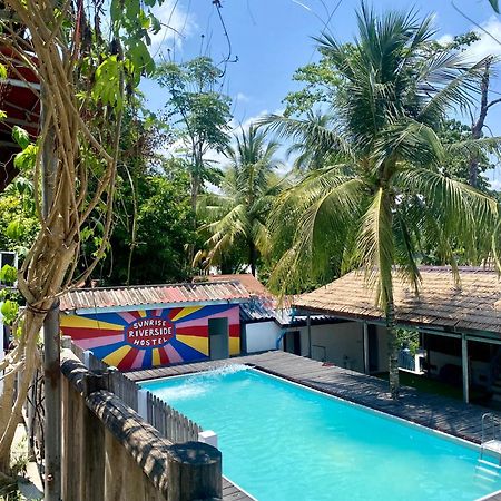 Sunrise Riverside Pool Hostel Луанг Прабанг Екстериор снимка