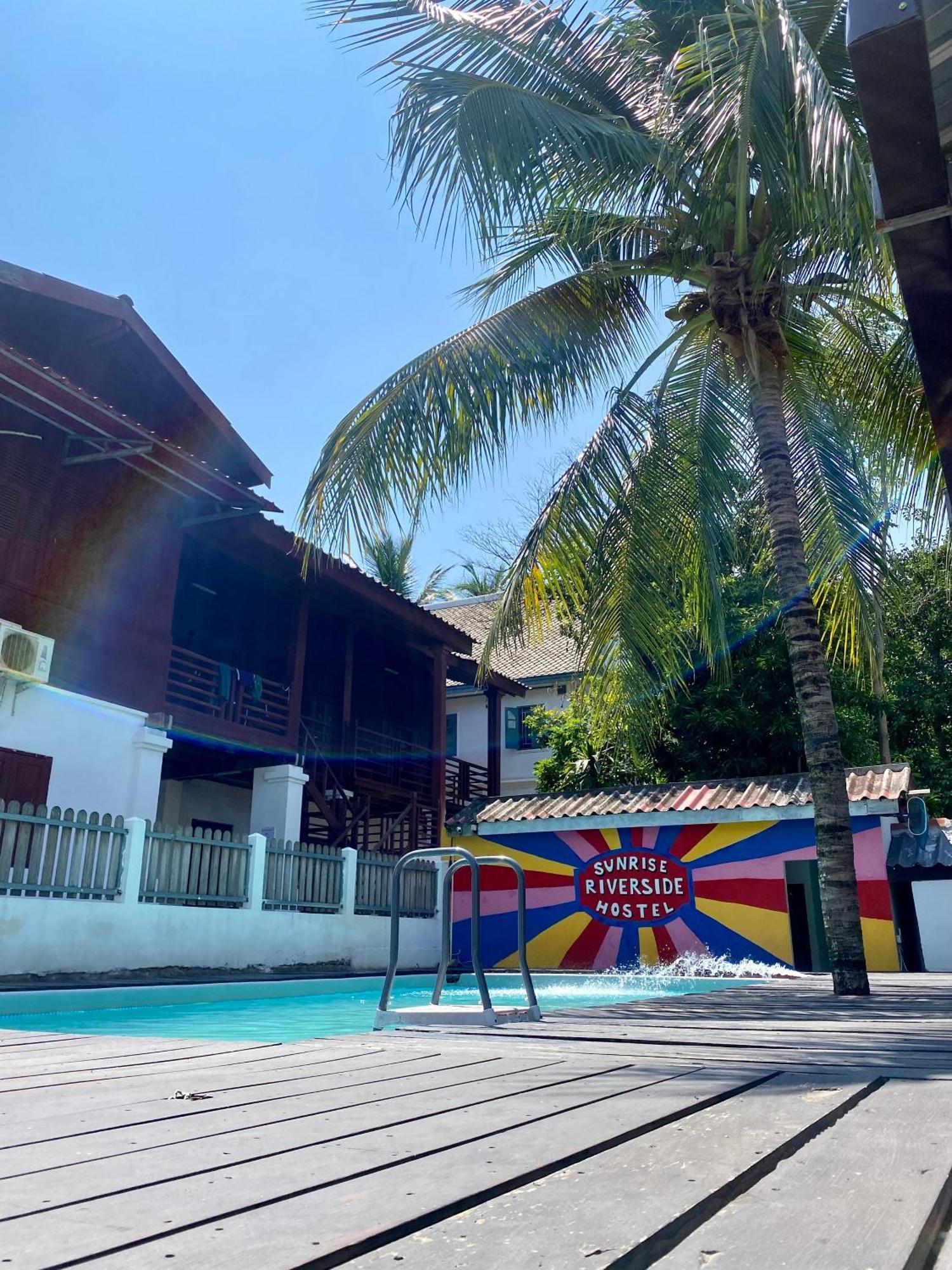 Sunrise Riverside Pool Hostel Луанг Прабанг Екстериор снимка