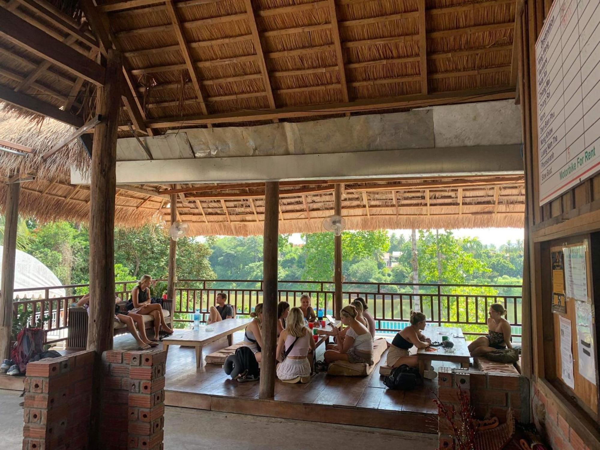 Sunrise Riverside Pool Hostel Луанг Прабанг Екстериор снимка