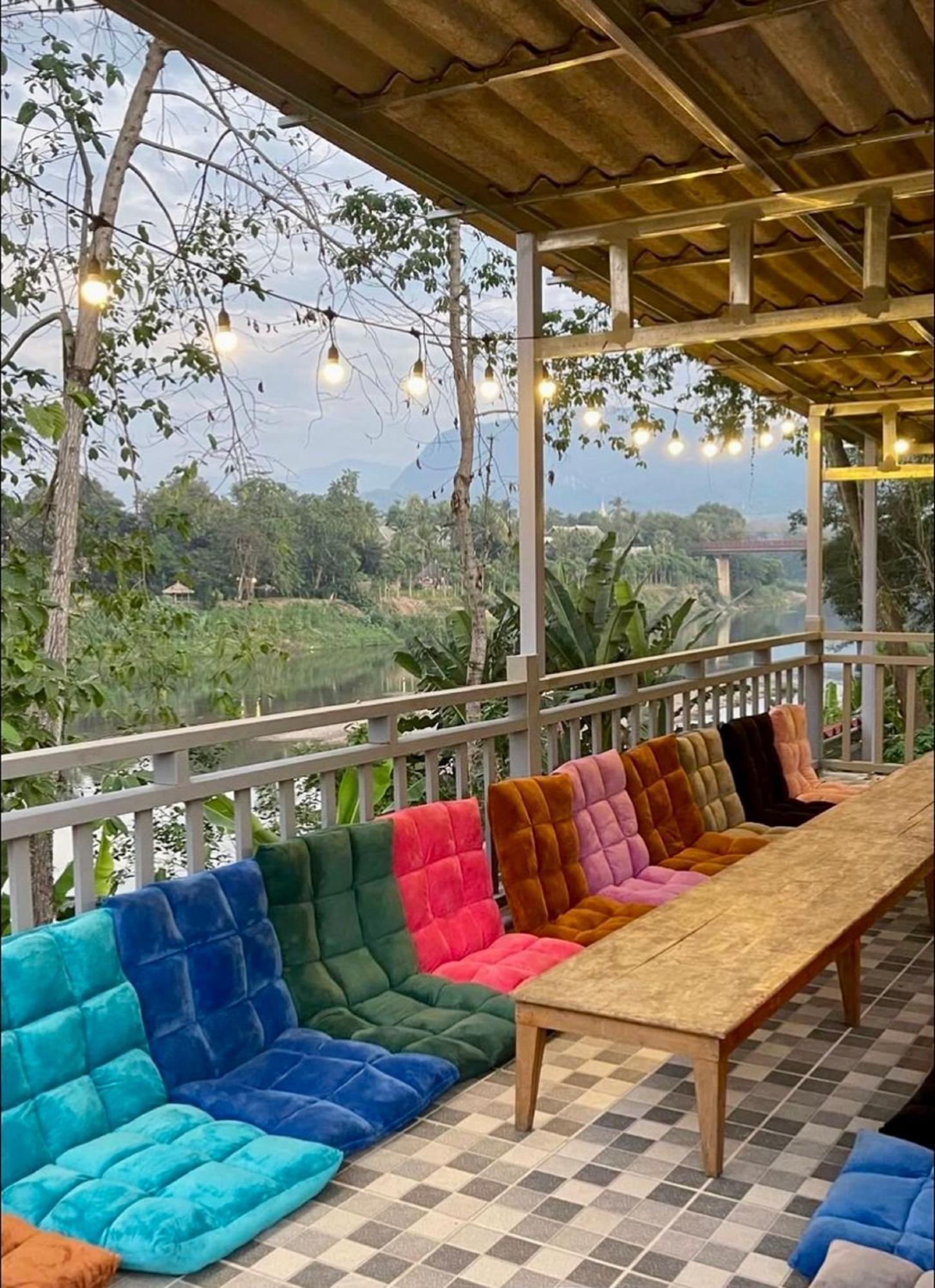 Sunrise Riverside Pool Hostel Луанг Прабанг Екстериор снимка