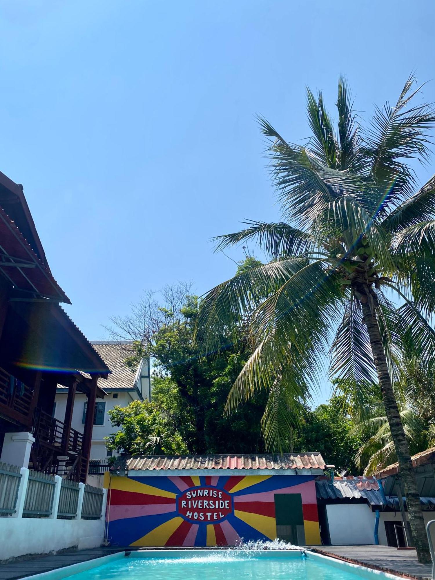 Sunrise Riverside Pool Hostel Луанг Прабанг Екстериор снимка