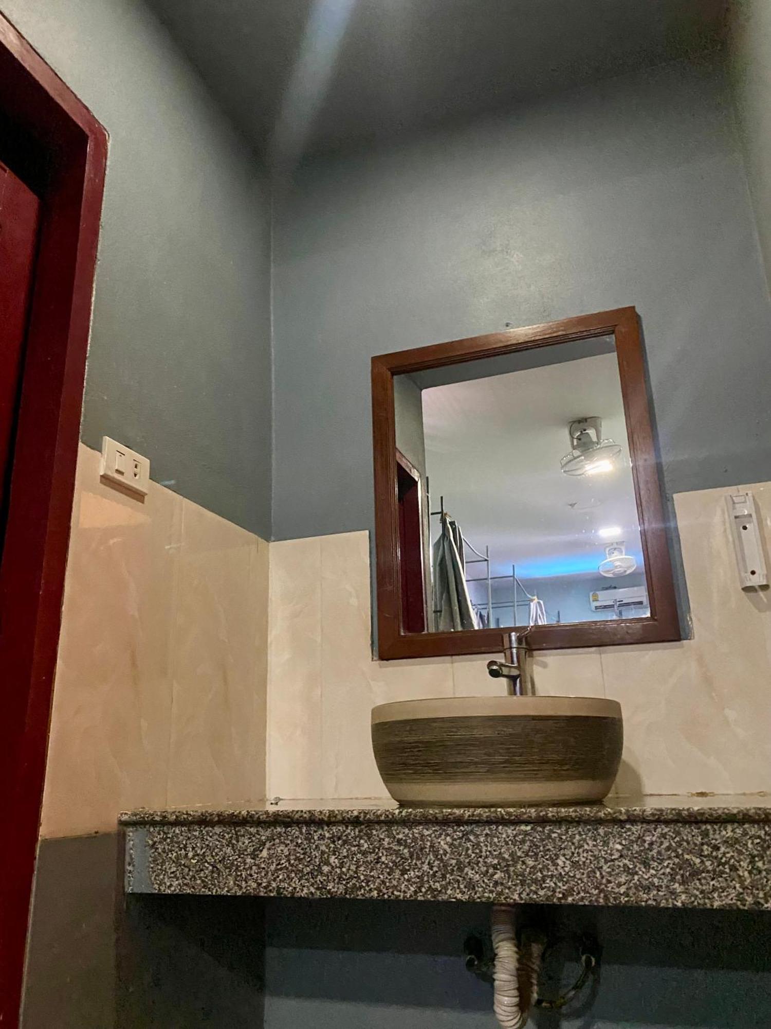 Sunrise Riverside Pool Hostel Луанг Прабанг Екстериор снимка