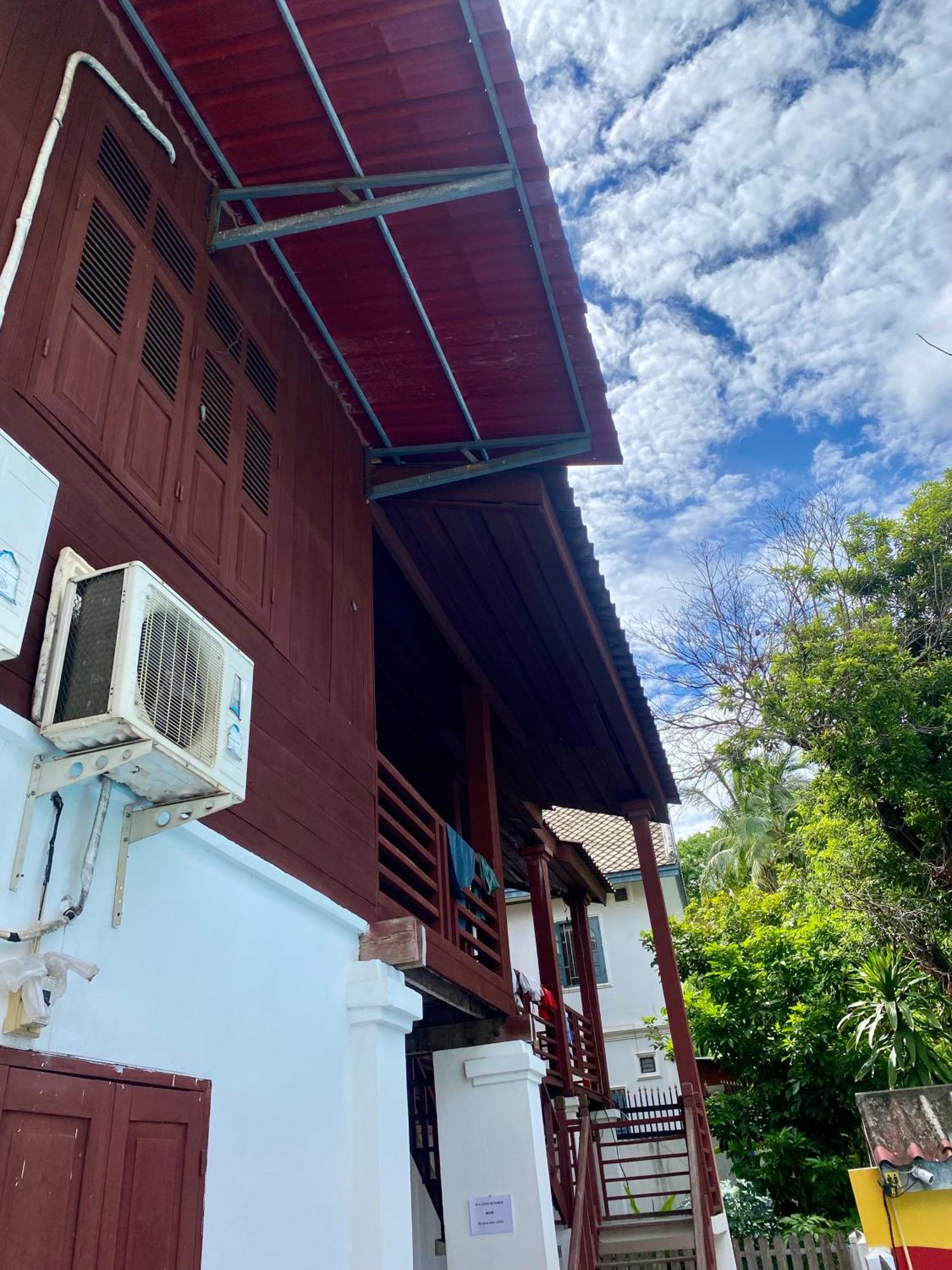 Sunrise Riverside Pool Hostel Луанг Прабанг Екстериор снимка
